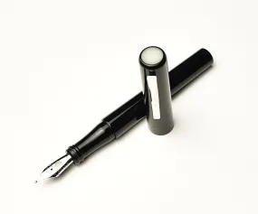 Model 03 Iterum Fountain Pen - Black & Creme