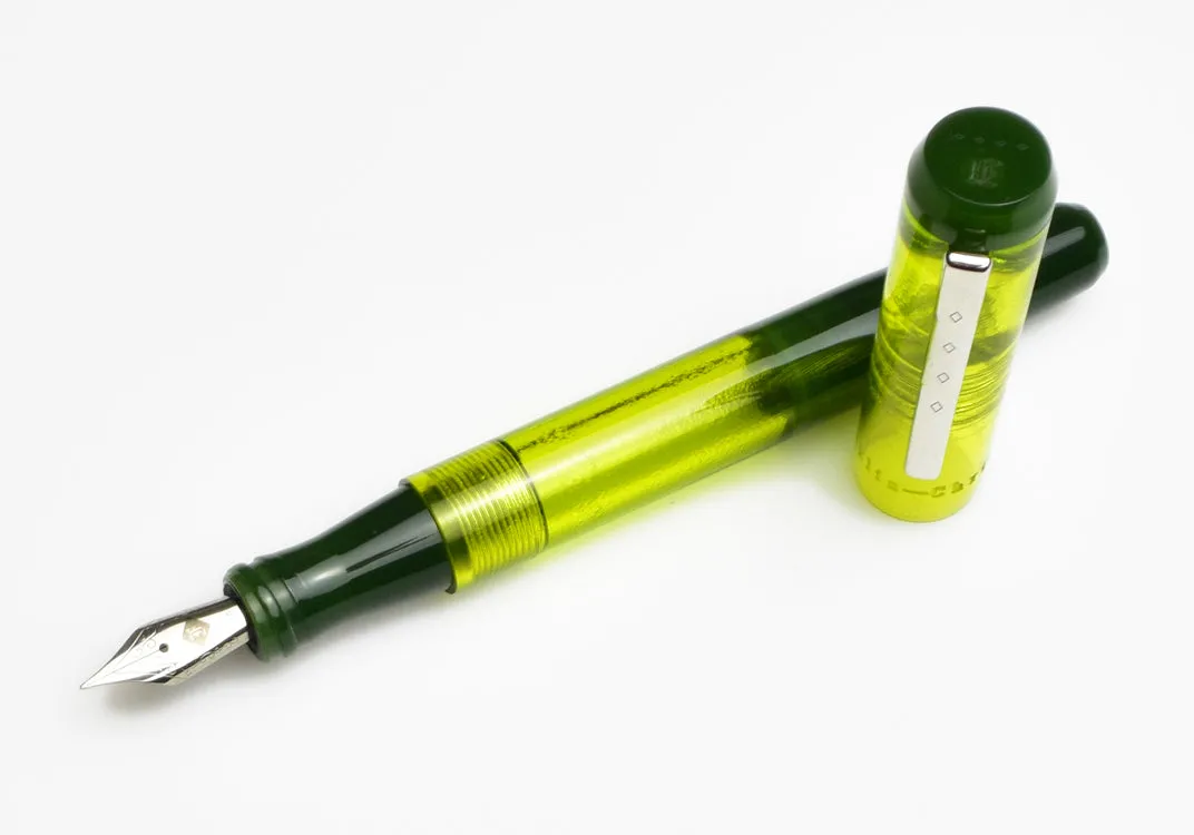 Model 55 Pentium Fountain Pen - Olivae Vintage Green